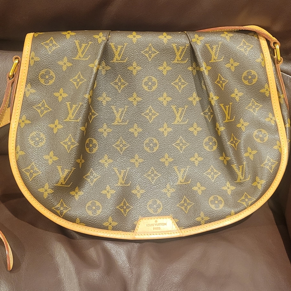 LOUIS VUITTON MENILMONTANT MM CROSSBODYS MONOGRAM
